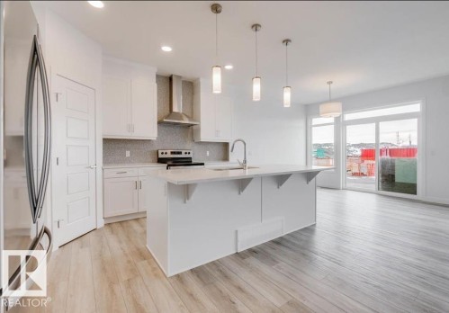 3780 Erlanger Drive, Edmonton, AB - Indoor Photo Showing Kitchen With Upgraded Kitchen