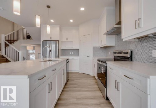 3780 Erlanger Drive, Edmonton, AB - Indoor Photo Showing Kitchen With Upgraded Kitchen