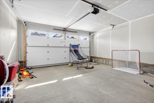 3780 Erlanger Drive, Edmonton, AB - Indoor Photo Showing Garage