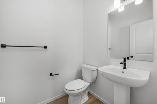 276 Chappelle Drive, Edmonton, AB - Indoor Photo Showing Bathroom