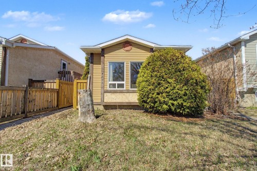 Single-story residence featuring horizontal siding and a prominent front window - 4106 38 Street, Edmonton, AB - Outdoor