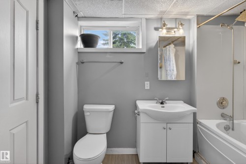 47 Duke Drive, Lamont, AB - Indoor Photo Showing Bathroom