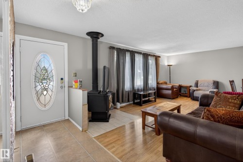 47 Duke Drive, Lamont, AB - Indoor Photo Showing Living Room