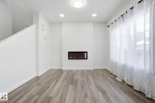 19732 28 Avenue, Edmonton, AB - Indoor Photo Showing Other Room