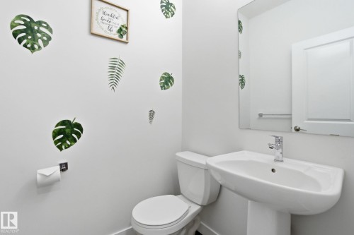 19732 28 Avenue, Edmonton, AB - Indoor Photo Showing Bathroom