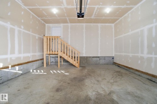 19732 28 Avenue, Edmonton, AB - Indoor Photo Showing Garage