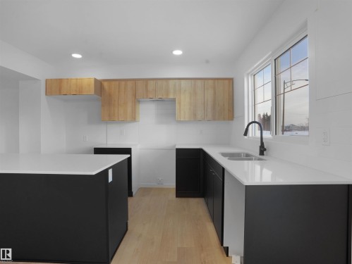 11 1430 Aster Way, Edmonton, AB - Indoor Photo Showing Kitchen With Double Sink