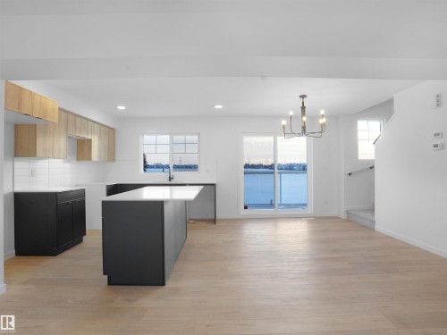 11 1430 Aster Way, Edmonton, AB - Indoor Photo Showing Kitchen