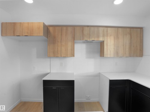 11 1430 Aster Way, Edmonton, AB - Indoor Photo Showing Kitchen