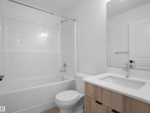 11 1430 Aster Way, Edmonton, AB - Indoor Photo Showing Bathroom