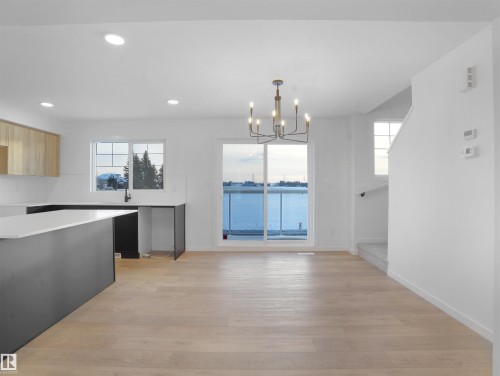 11 1430 Aster Way, Edmonton, AB - Indoor Photo Showing Kitchen