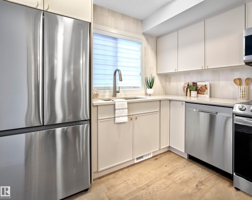1324 9 Street Nw, Edmonton, AB - Indoor Photo Showing Kitchen With Upgraded Kitchen