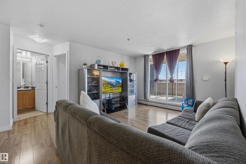 116 920 156 Street, Edmonton, AB - Indoor Photo Showing Living Room