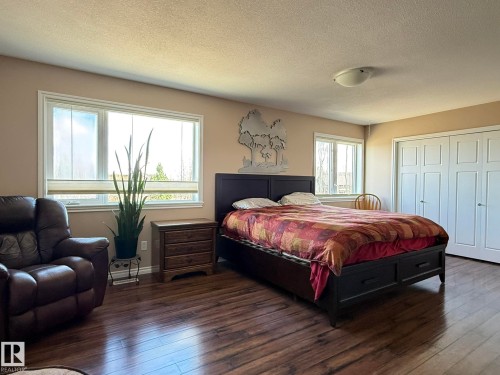 43 Selkirk Place, Leduc, AB - Indoor Photo Showing Bedroom