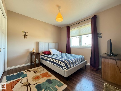 43 Selkirk Place, Leduc, AB - Indoor Photo Showing Bedroom