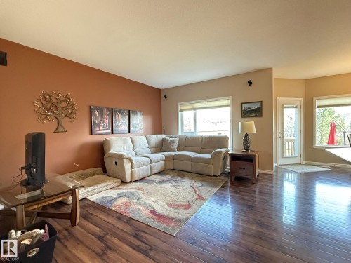 43 Selkirk Place, Leduc, AB - Indoor Photo Showing Living Room