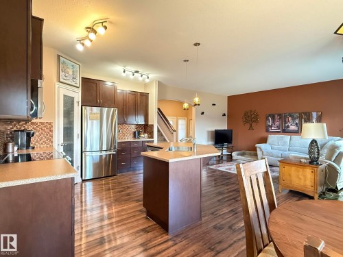 43 Selkirk Place, Leduc, AB - Indoor Photo Showing Kitchen