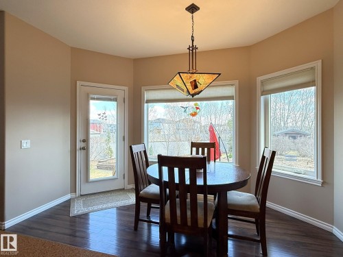 43 Selkirk Place, Leduc, AB - Indoor Photo Showing Dining Room