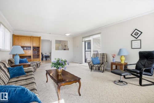 10667 65 Street, Edmonton, AB - Indoor Photo Showing Living Room