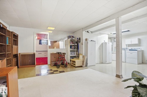 10667 65 Street, Edmonton, AB - Indoor