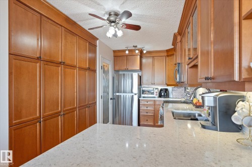 1002 9923 103 Street, Edmonton, AB - Indoor Photo Showing Kitchen