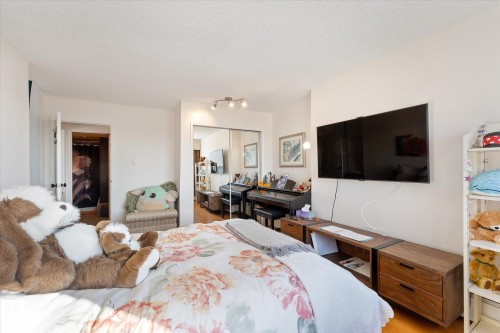 1002 9923 103 Street, Edmonton, AB - Indoor Photo Showing Bedroom