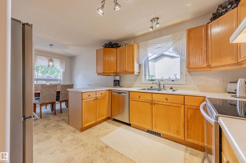 128 215 Blackburn East Drive, Edmonton, AB - Indoor Photo Showing Kitchen With Double Sink