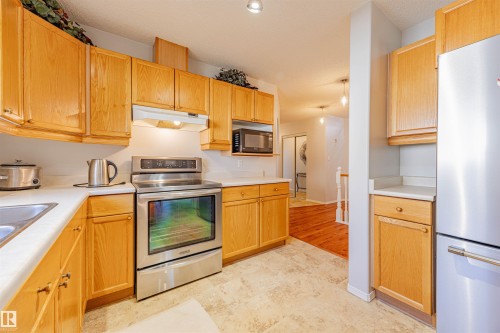 128 215 Blackburn East Drive, Edmonton, AB - Indoor Photo Showing Kitchen