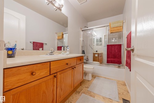 128 215 Blackburn East Drive, Edmonton, AB - Indoor Photo Showing Bathroom