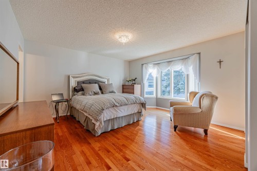 128 215 Blackburn East Drive, Edmonton, AB - Indoor Photo Showing Bedroom