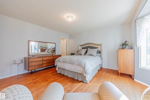 128 215 Blackburn East Drive, Edmonton, AB - Indoor Photo Showing Bedroom