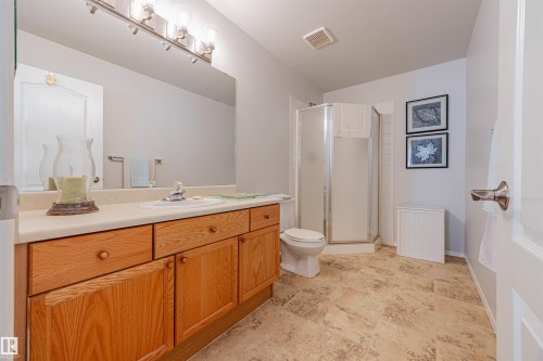 128 215 Blackburn East Drive, Edmonton, AB - Indoor Photo Showing Bathroom