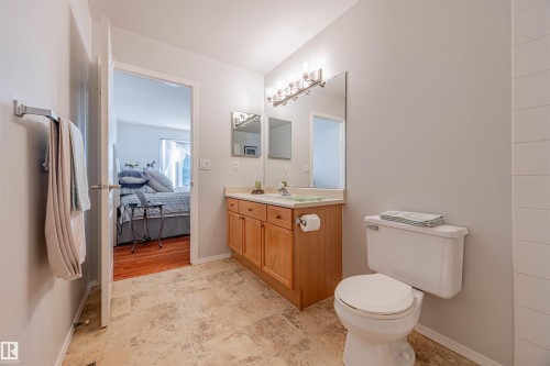 128 215 Blackburn East Drive, Edmonton, AB - Indoor Photo Showing Bathroom