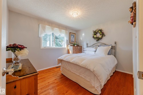 128 215 Blackburn East Drive, Edmonton, AB - Indoor Photo Showing Bedroom