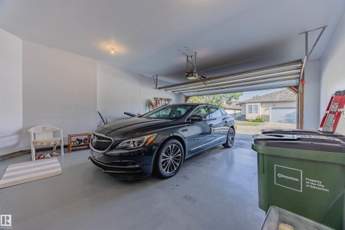 128 215 Blackburn East Drive, Edmonton, AB - Indoor Photo Showing Garage