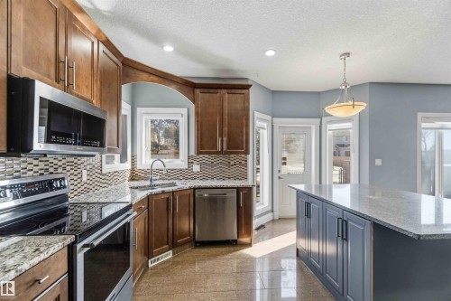 3563 14 Street, Edmonton, AB - Indoor Photo Showing Kitchen With Upgraded Kitchen
