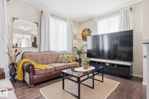 153 603 Watt Boulevard, Edmonton, AB - Indoor Photo Showing Living Room