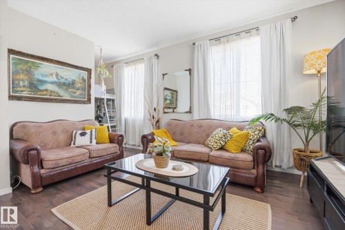 153 603 Watt Boulevard, Edmonton, AB - Indoor Photo Showing Living Room