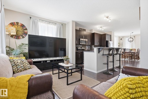153 603 Watt Boulevard, Edmonton, AB - Indoor Photo Showing Living Room