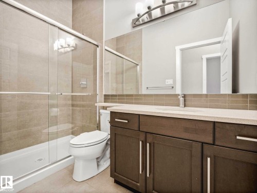 7515 173 Avenue, Edmonton, AB - Indoor Photo Showing Bathroom