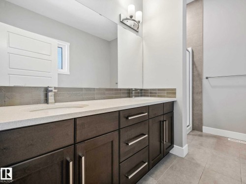 7515 173 Avenue, Edmonton, AB - Indoor Photo Showing Bathroom