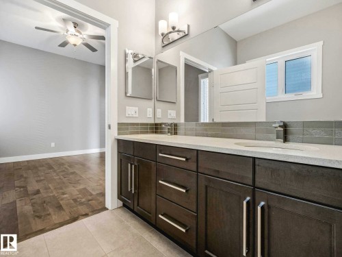 7515 173 Avenue, Edmonton, AB - Indoor Photo Showing Bathroom