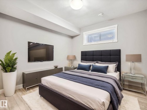 7515 173 Avenue, Edmonton, AB - Indoor Photo Showing Bedroom