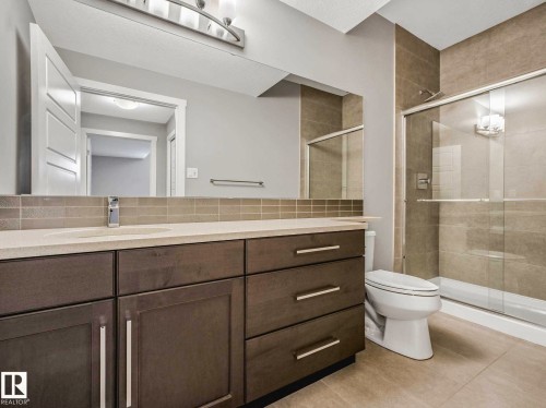 7515 173 Avenue, Edmonton, AB - Indoor Photo Showing Bathroom
