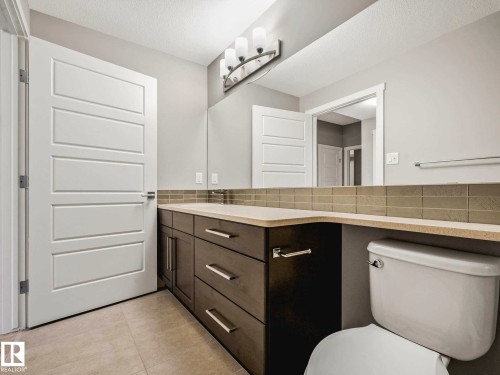 7515 173 Avenue, Edmonton, AB - Indoor Photo Showing Bathroom