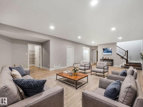 7515 173 Avenue, Edmonton, AB - Indoor Photo Showing Living Room