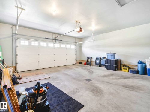 7515 173 Avenue, Edmonton, AB - Indoor Photo Showing Garage