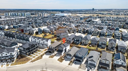 Aerial perspective of a contemporary residential neighborhood featuring uniform single-family homes and townhomes - 1091 Secord Promenade, Edmonton, AB 