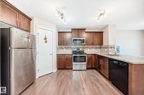 17304 73 Street, Edmonton, AB - Indoor Photo Showing Kitchen