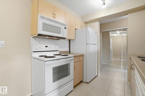 214 17011 67 Avenue, Edmonton, AB - Indoor Photo Showing Kitchen